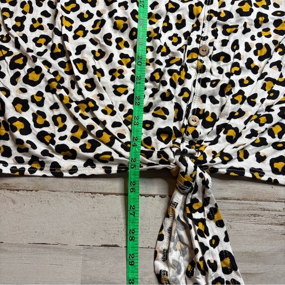 E. Luna Woman's Short Sleeve Tie Knot Hem Tunic Top Leopard Plus 2X - Picture 6 of 13